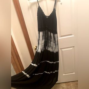 “Jessica Taylor” Women’s Maxi Dress, Size Medium